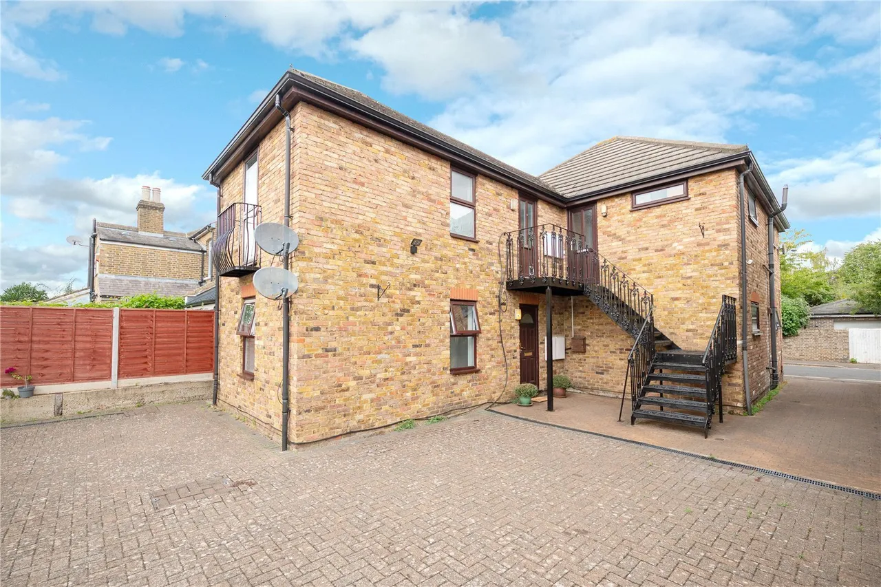Fourth Cross Road, Twickenham, TW2, photo 8