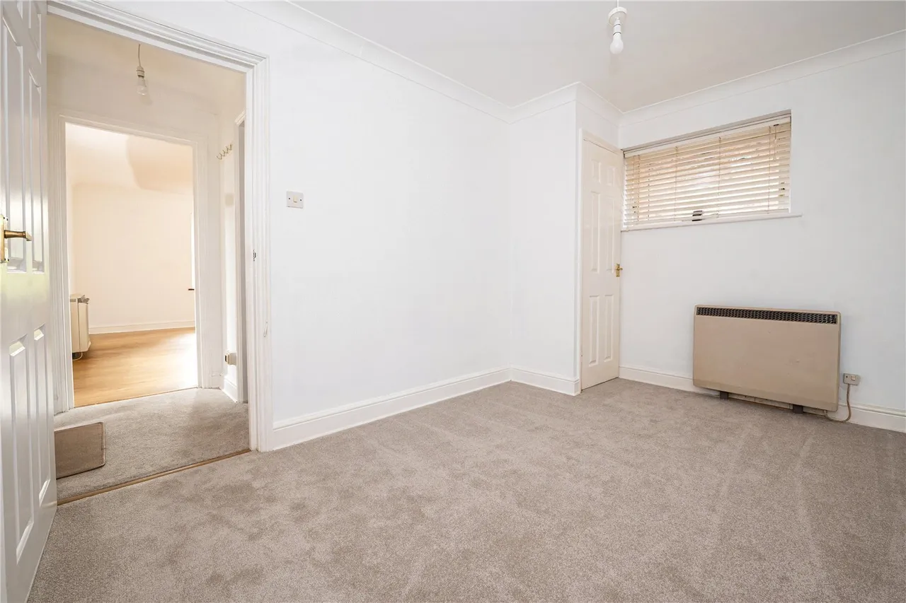 Fourth Cross Road, Twickenham, TW2, photo 5
