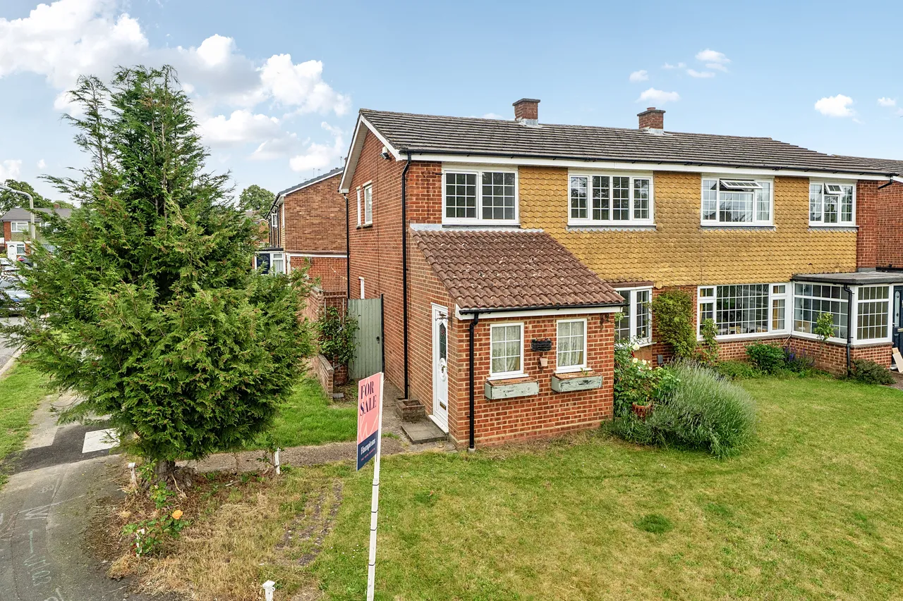 3 bed house for sale — Devonshire Green, Farnham Royal, SL2