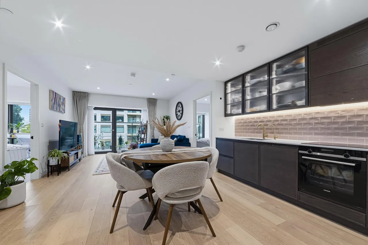 2 bed flat for sale, Riverscape Walk, London, E16