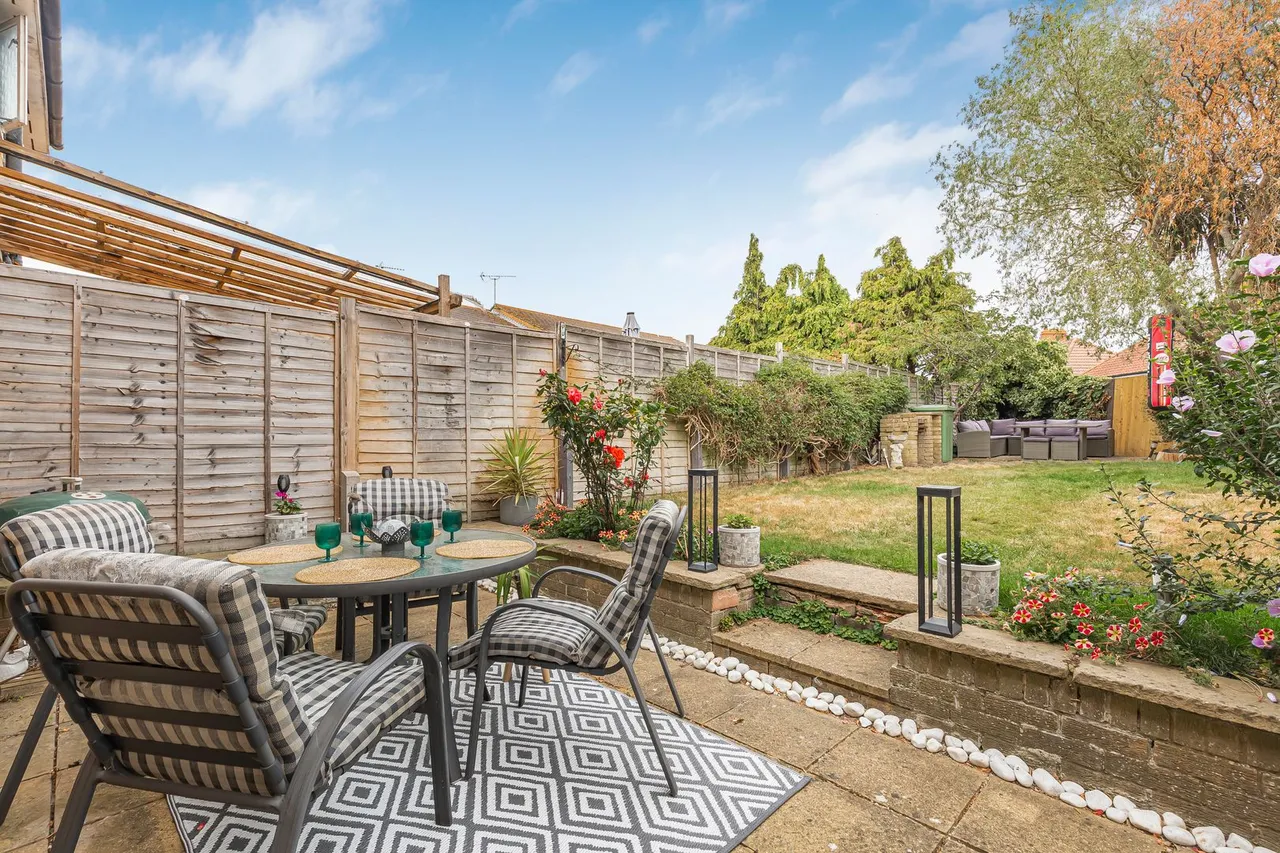 Redford Close, Feltham, TW13, photo 4