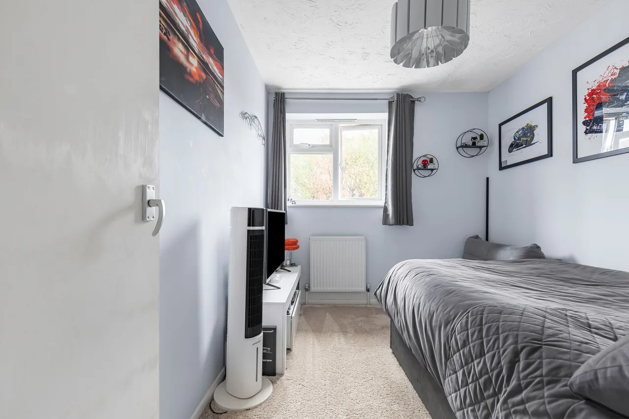 Redford Close, Feltham, TW13, photo 21