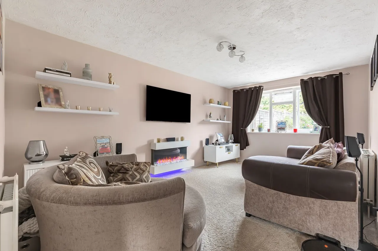 Redford Close, Feltham, TW13, photo 12