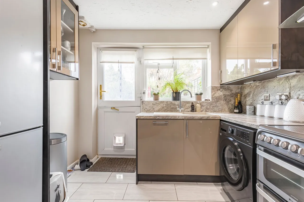 Redford Close, Feltham, TW13, photo 5