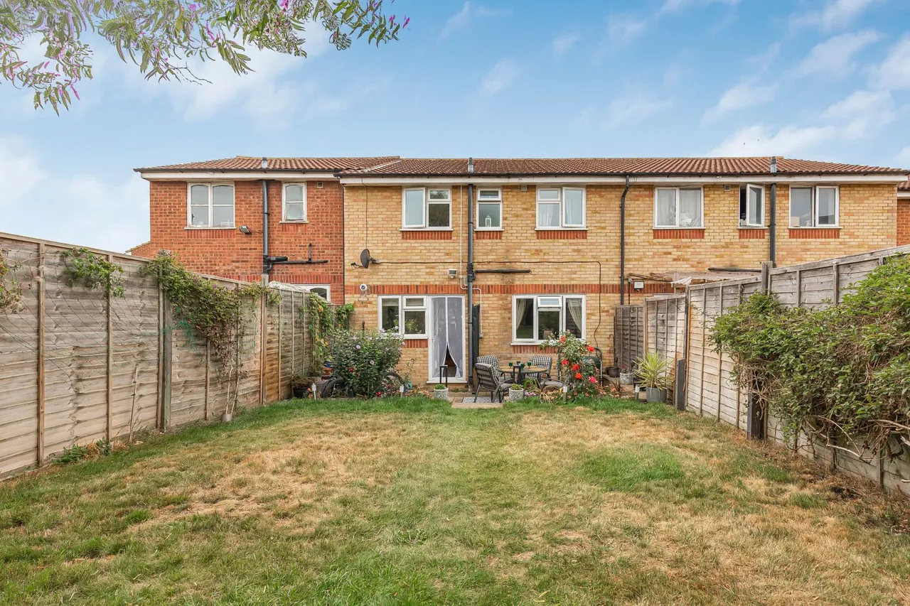 Redford Close, Feltham, TW13, photo 24