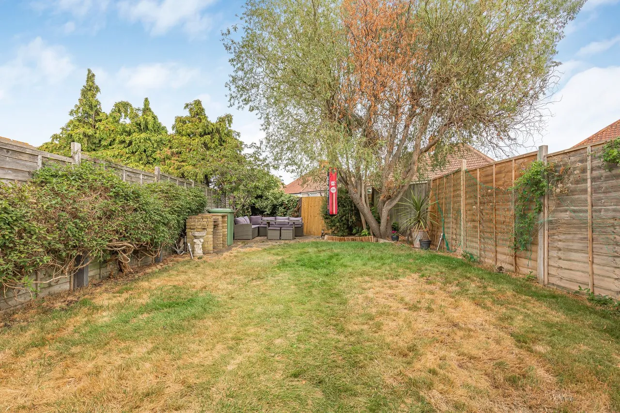 Redford Close, Feltham, TW13, photo 23