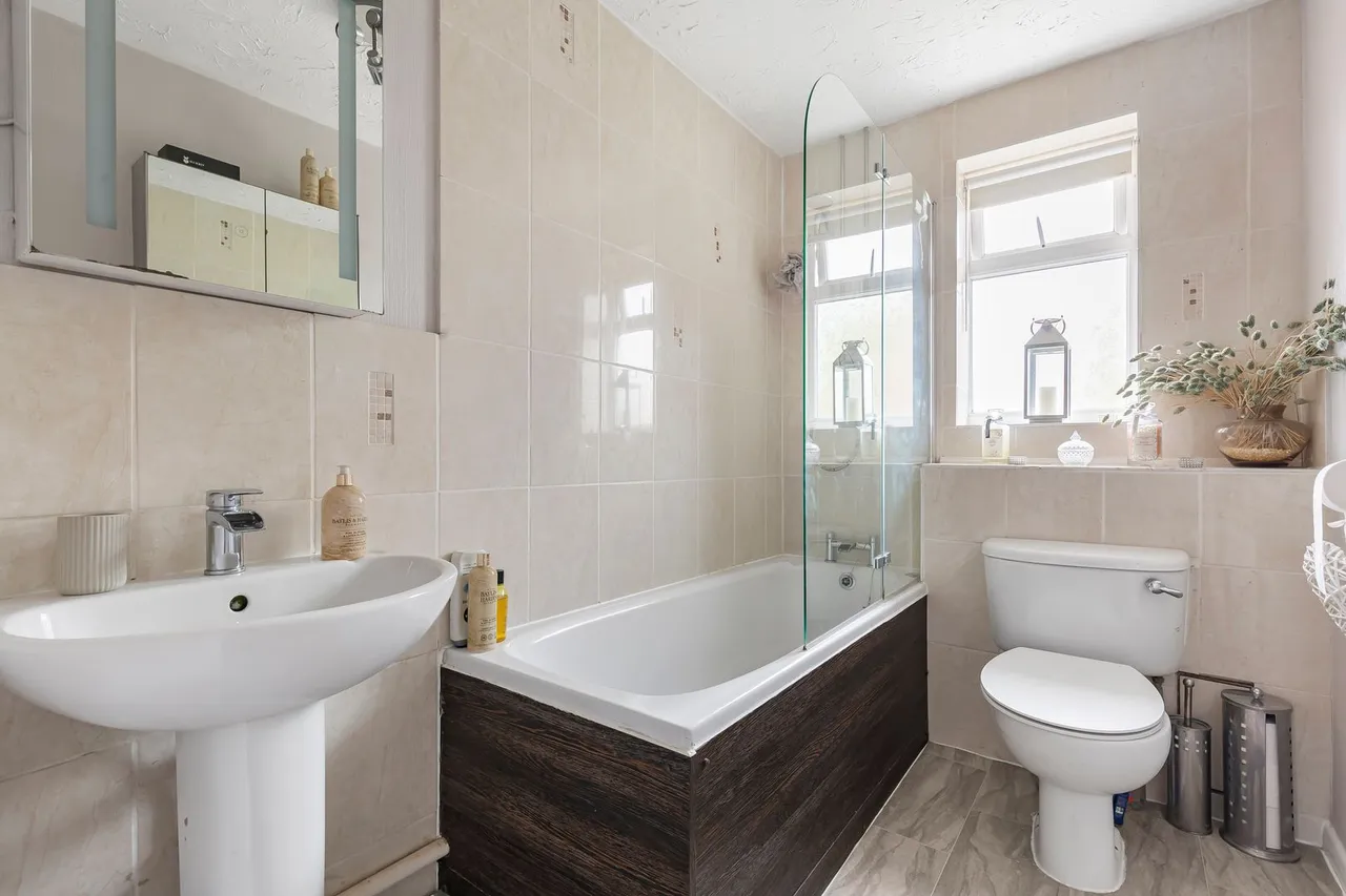 Redford Close, Feltham, TW13, photo 22
