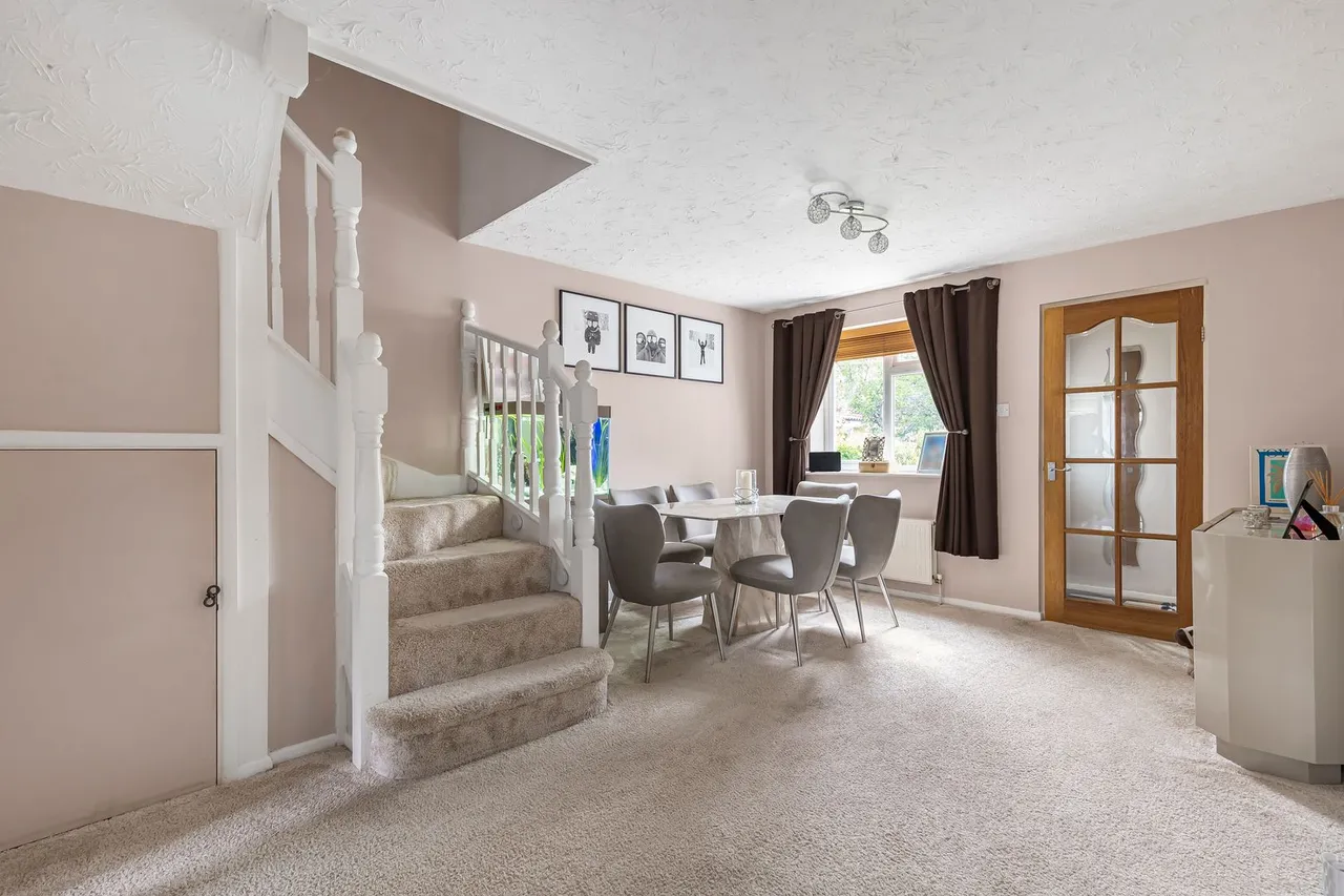 Redford Close, Feltham, TW13, photo 13