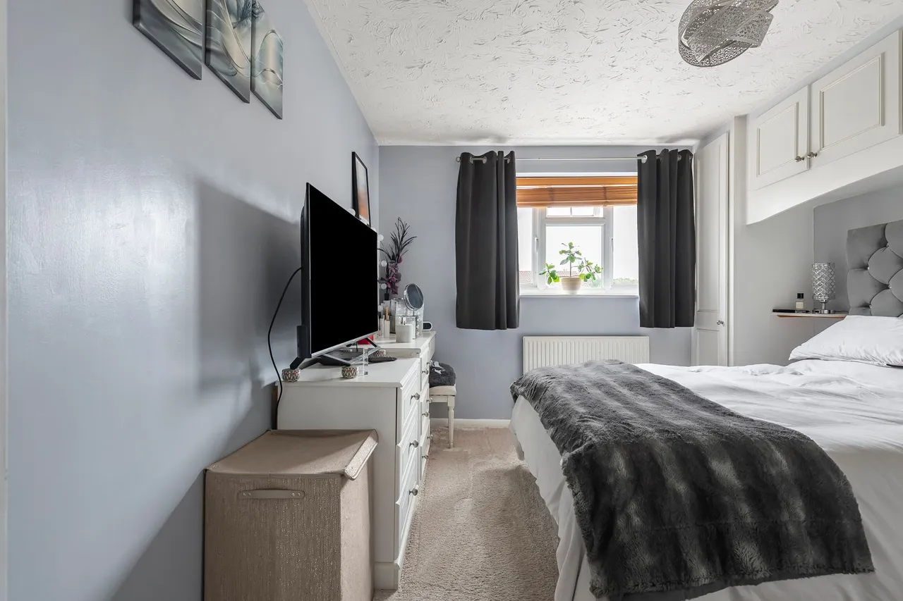 Redford Close, Feltham, TW13, photo 15