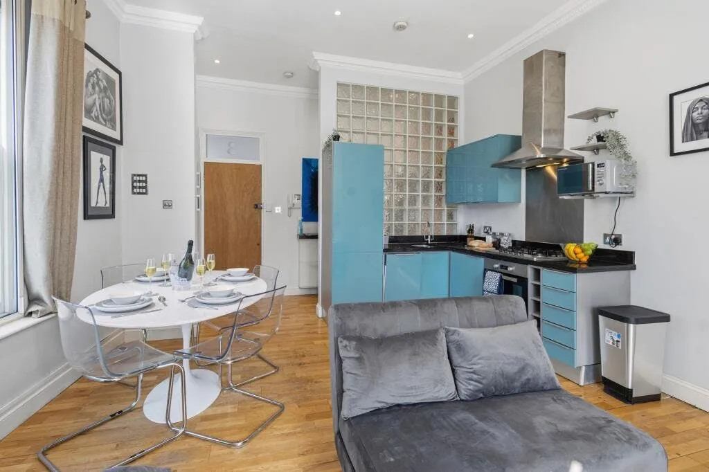 Bedford Road, London, SW4, photo 8