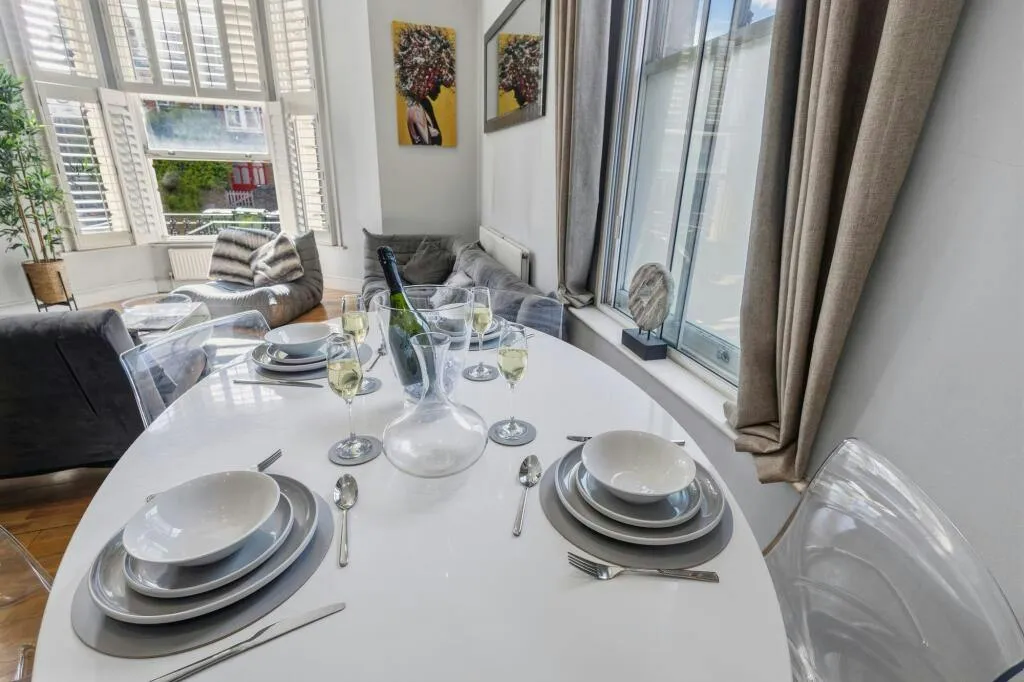 Bedford Road, London, SW4, photo 9