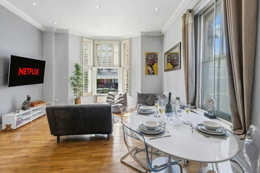 Bedford Road, London, SW4, photo 22