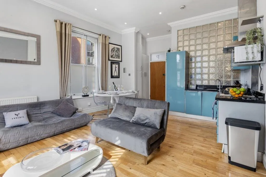 Bedford Road, London, SW4, photo 17