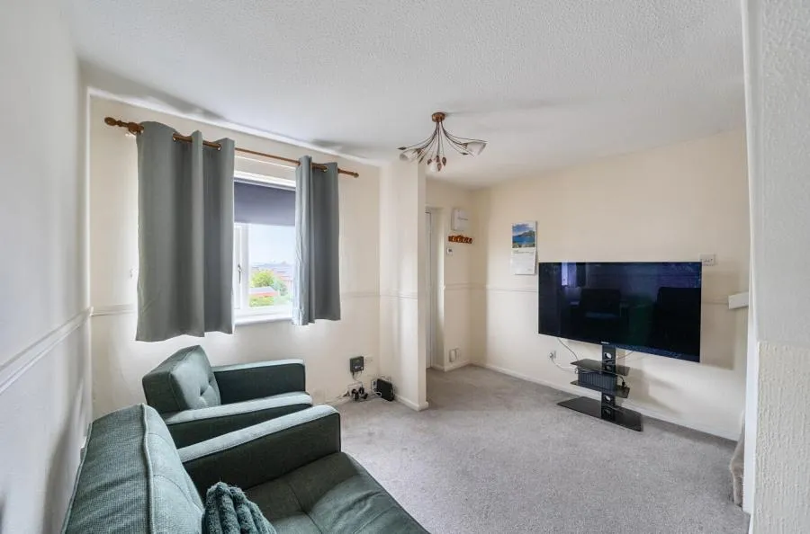 Lichen Close, Swindon, SN2, photo 4