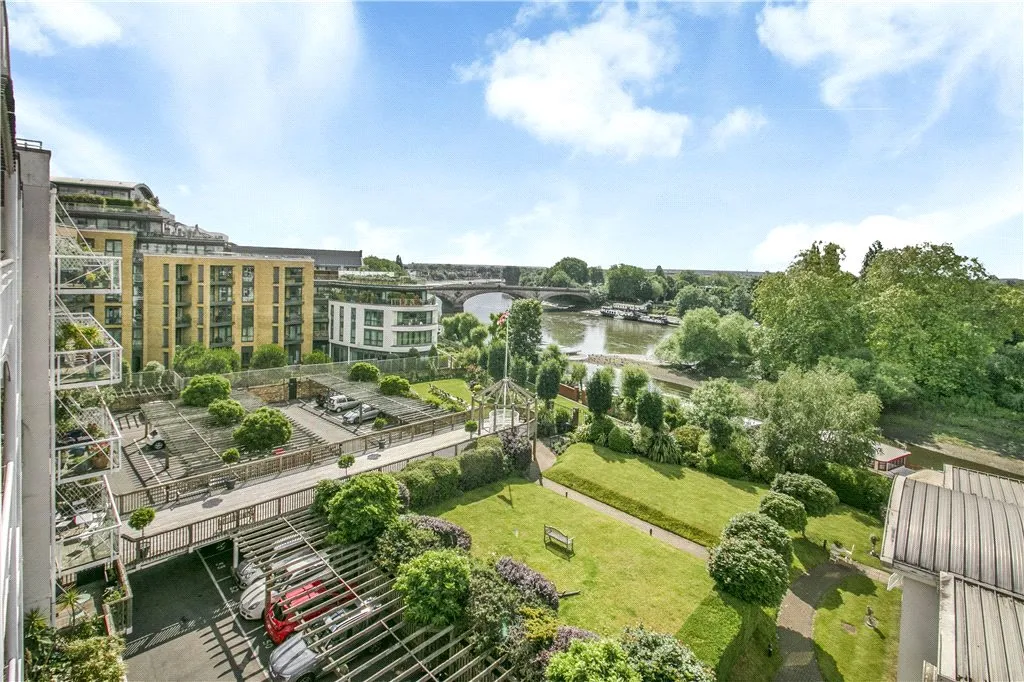 Kew Bridge Road, Brentford, TW8, photo 11
