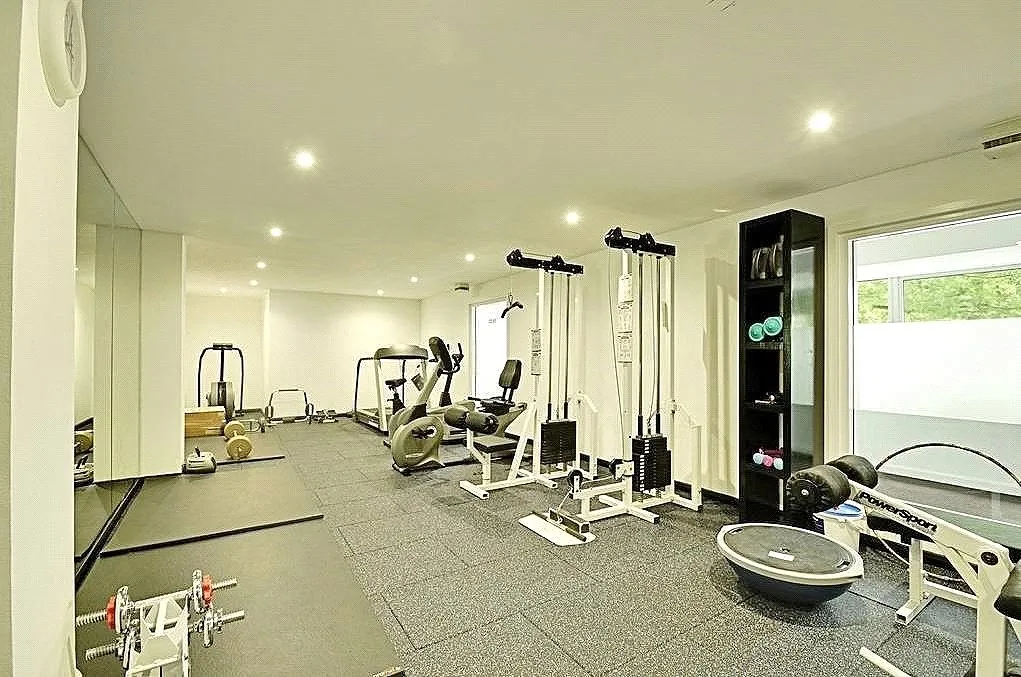 Kew Bridge Road, Brentford, TW8, photo 8