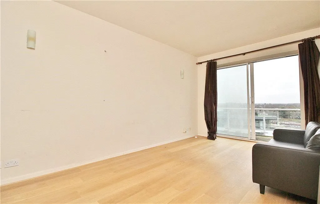 Kew Bridge Road, Brentford, TW8, photo 6