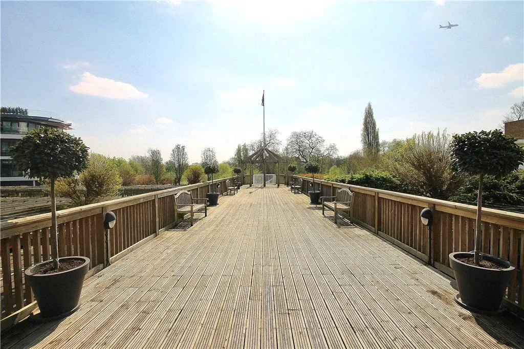 Kew Bridge Road, Brentford, TW8, photo 10