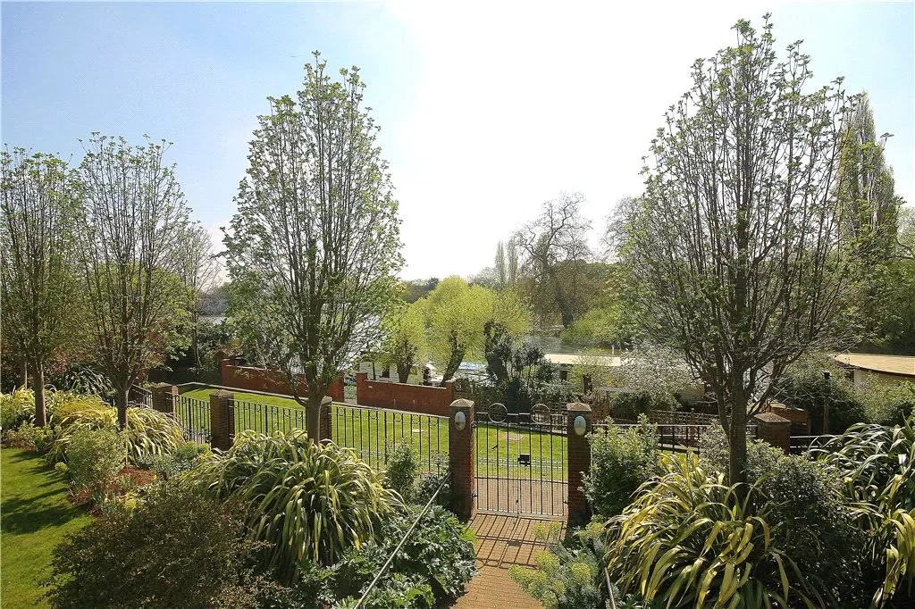 Kew Bridge Road, Brentford, TW8, photo 14