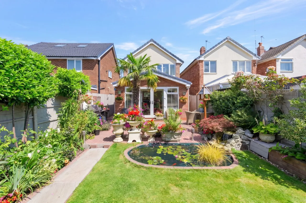 3 bed house for sale, Hednesford Road, Brownhills