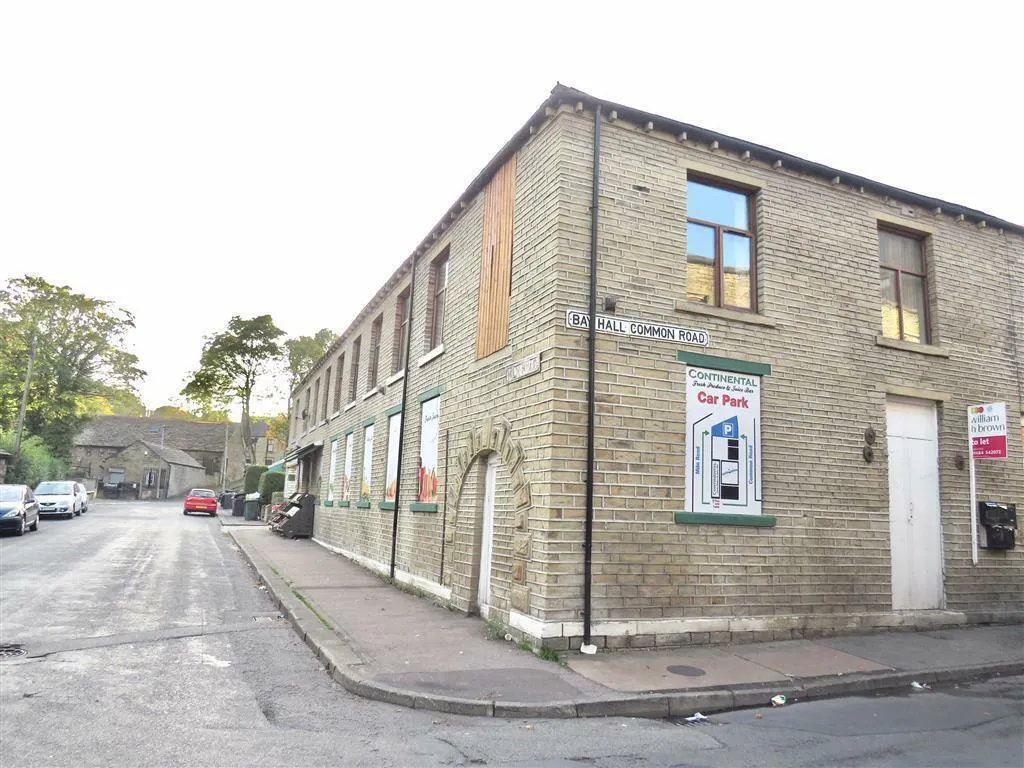 2 Common Road, HUDDERSFIELD, photo 10