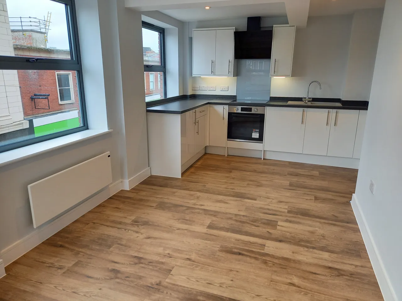 High Street, LL13, photo 2
