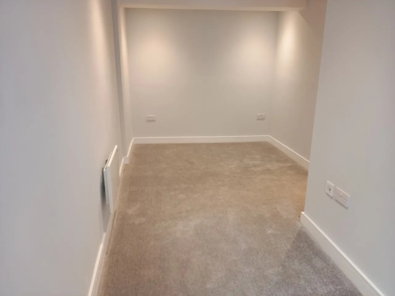 High Street, LL13, photo 5