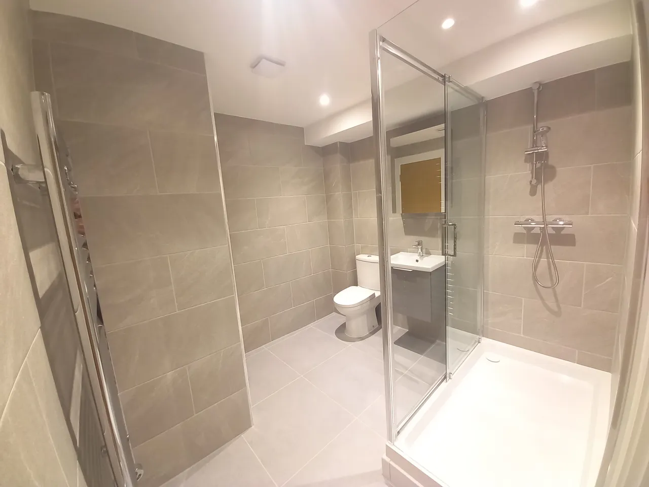 High Street, LL13, photo 6