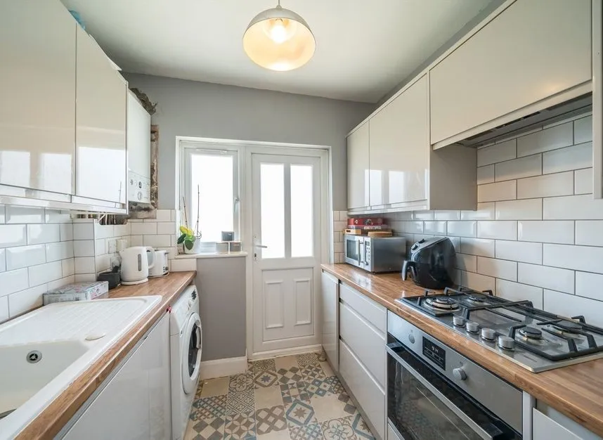 2 bed flat to rent — Warwick Road, Thornton Heath, CR7