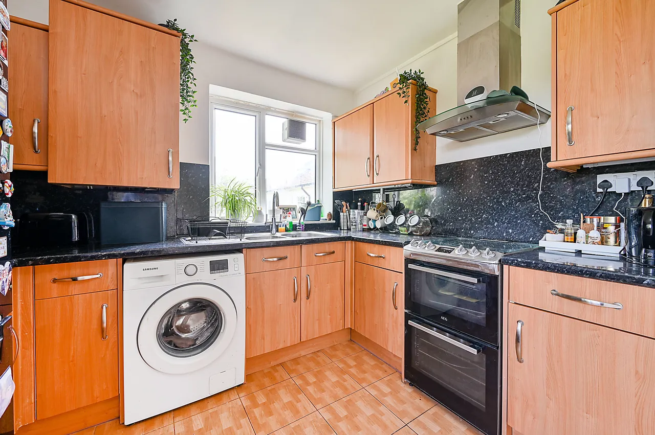 7 Leigh House, Kingsnympton Park, Kingston upon Thames, photo 2