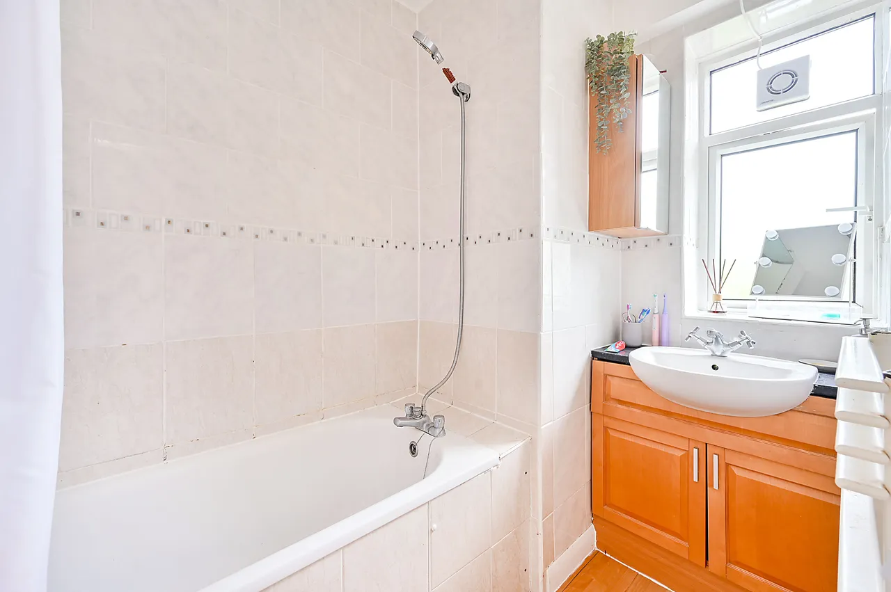 7 Leigh House, Kingsnympton Park, Kingston upon Thames, photo 11