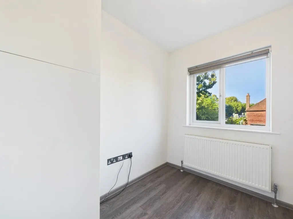 Bishopric, Horsham, photo 10