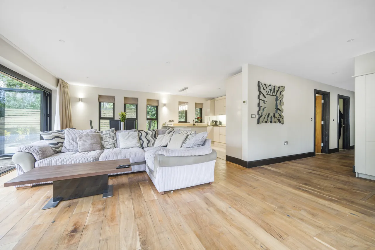Holden Road, Woodside Park, N12, photo 12