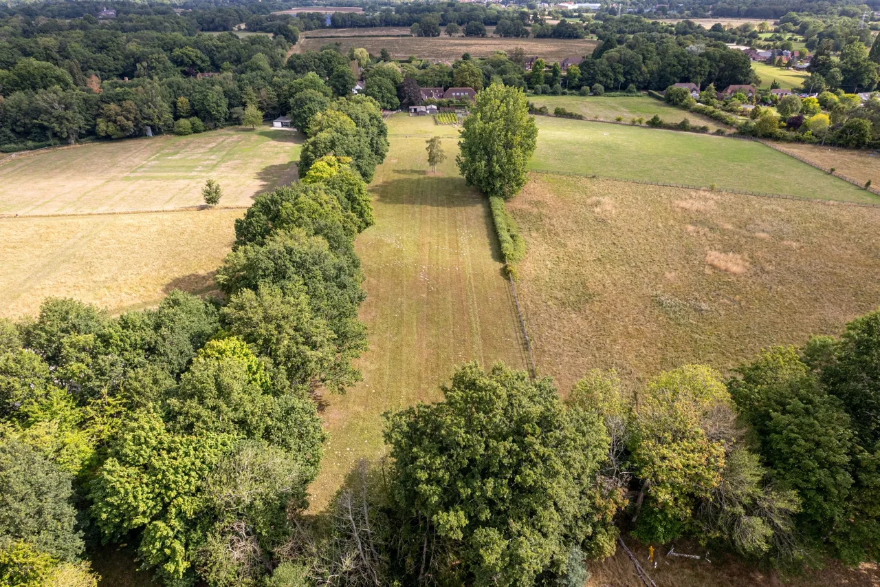 Paddocks & Stable, Chatter Alley, Dogmersfield, RG27 8SS, photo 7