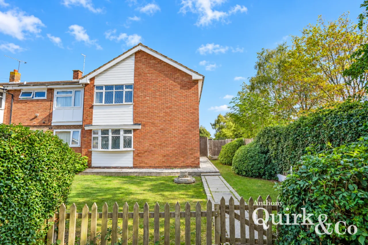 4 bed property for sale, Meadow View Walk, Canvey Island, SS8