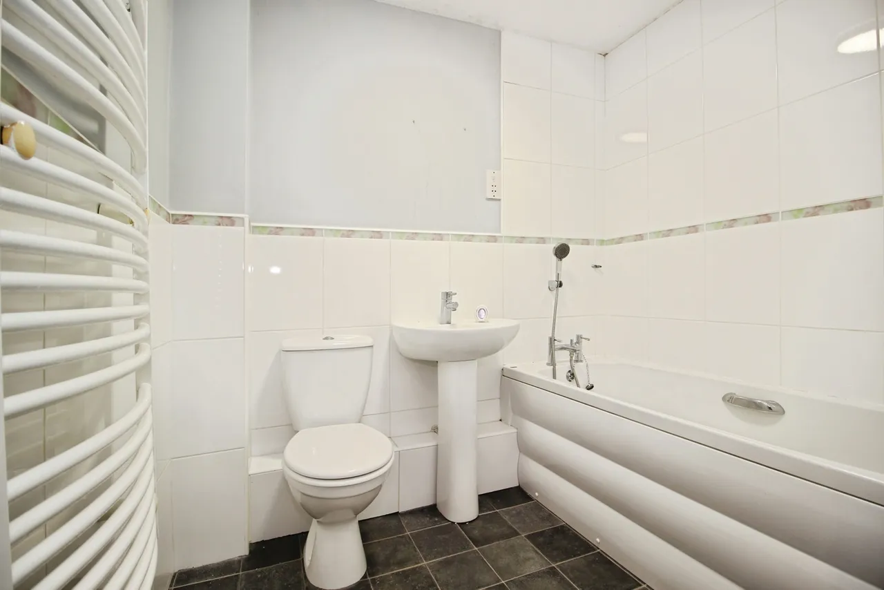 Fenton Place, Middleton, Leeds, West Yorkshire, LS10, photo 18