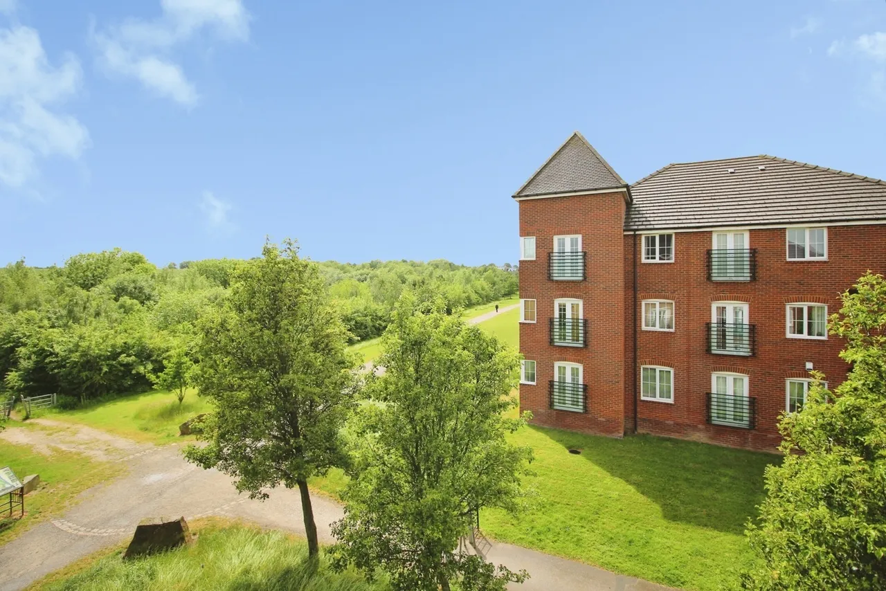 Fenton Place, Middleton, Leeds, West Yorkshire, LS10, photo 3