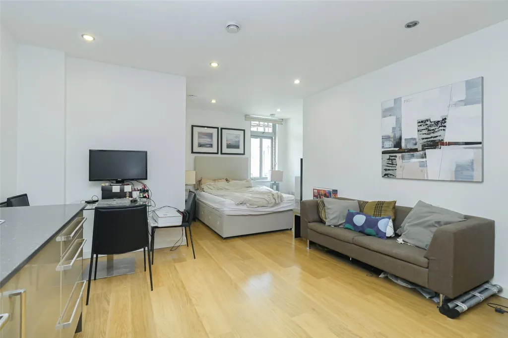 flat for sale, Salton Square, Limehouse, E14