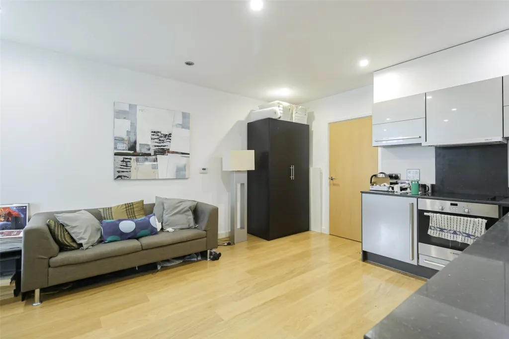 Salton Square, Limehouse, E14, photo 2