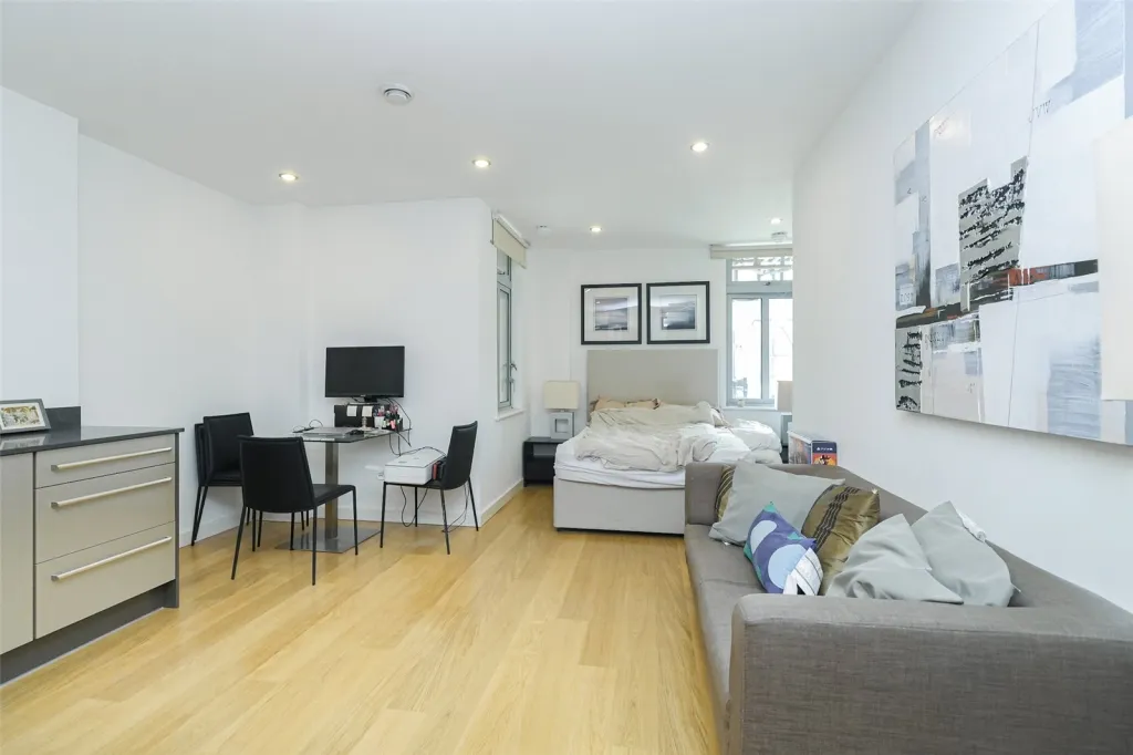 Salton Square, Limehouse, E14, photo 5