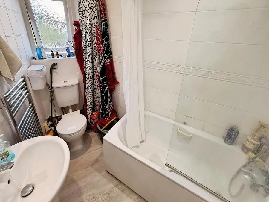 London Road, Earley, RG6, photo 5