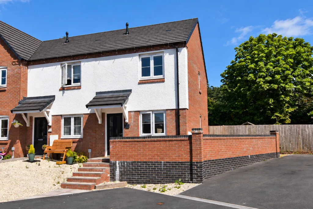 2 bed house for sale, Milestone Road, Loggerheads
