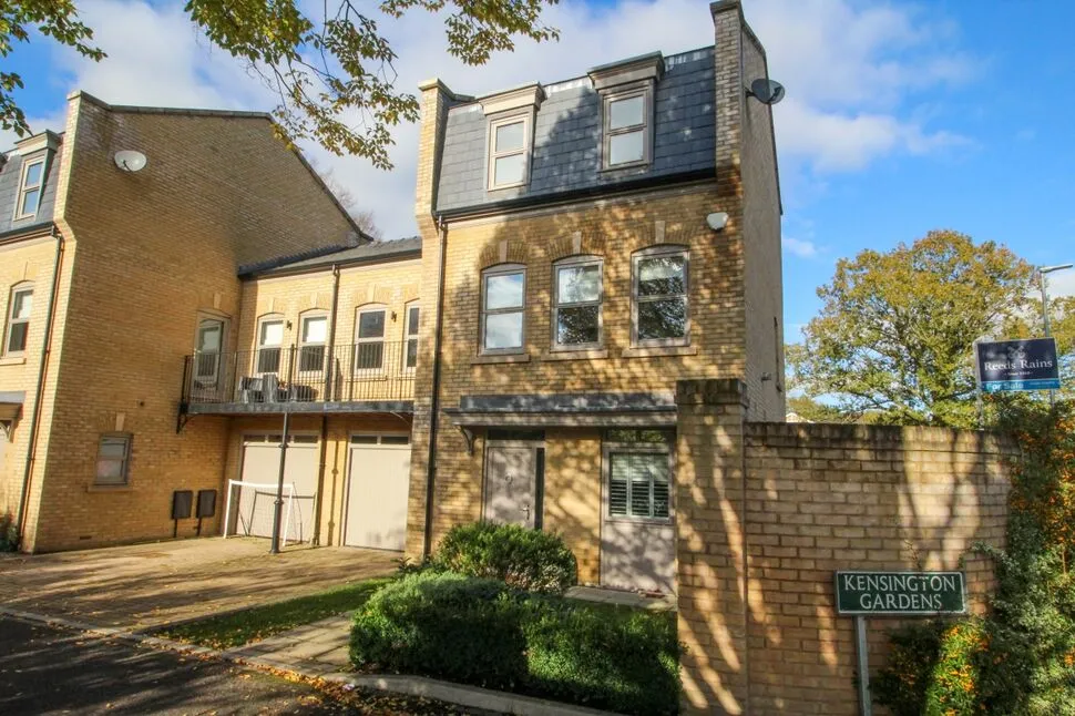 4 bed house to rent, Kensington Gardens, Lynton Lane, SK9