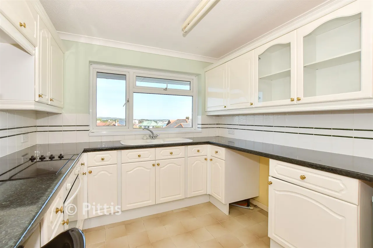 Howard Road, Shanklin, PO37, photo 3