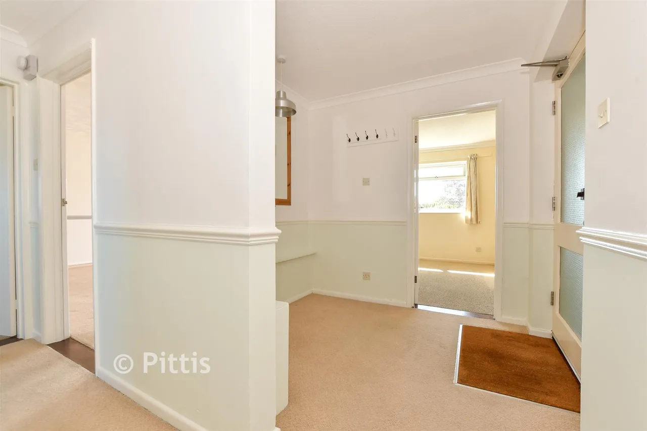 Howard Road, Shanklin, PO37, photo 7