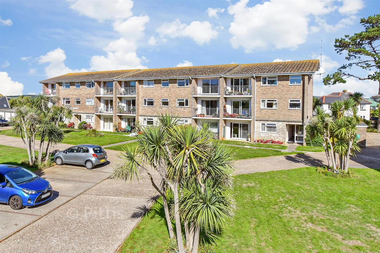 2 bed flat for sale, Howard Road, Shanklin, PO37