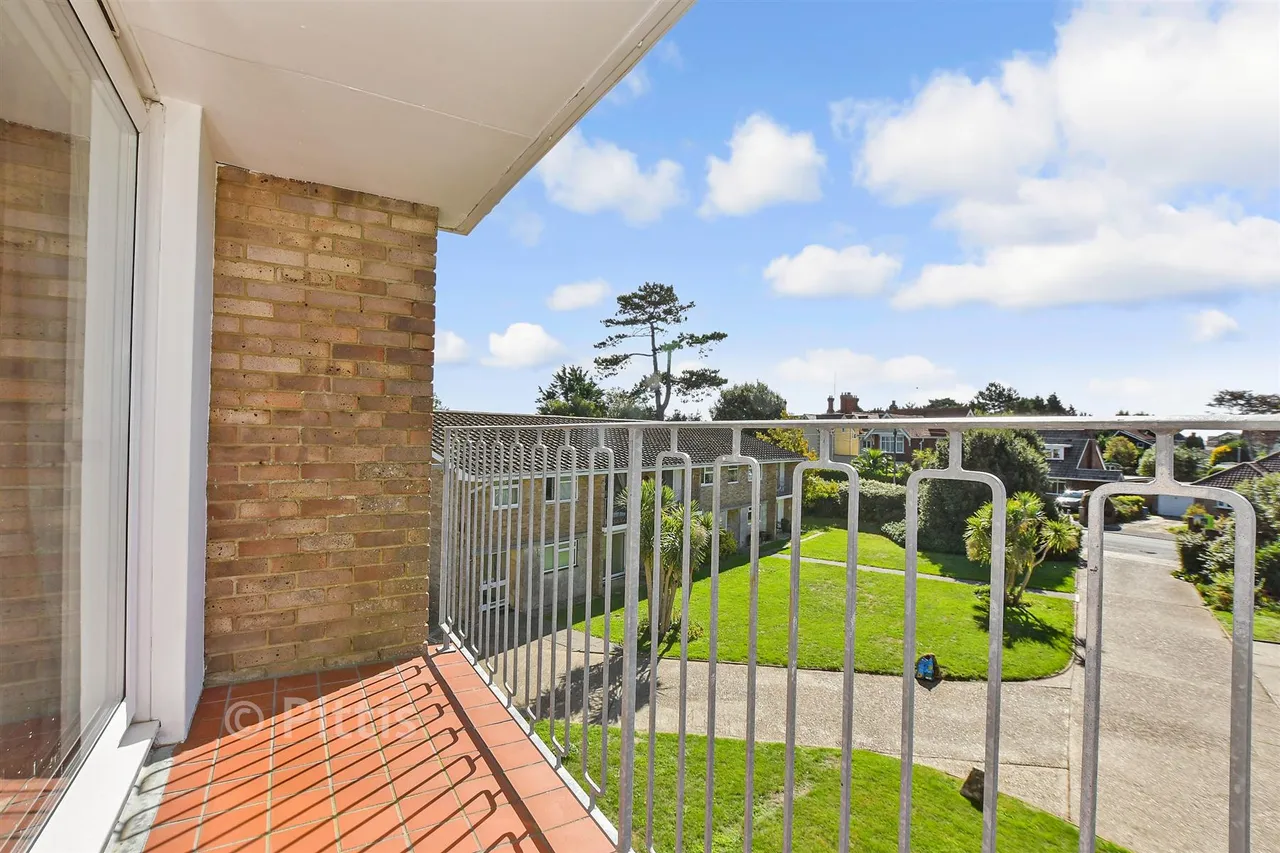 Howard Road, Shanklin, PO37, photo 12