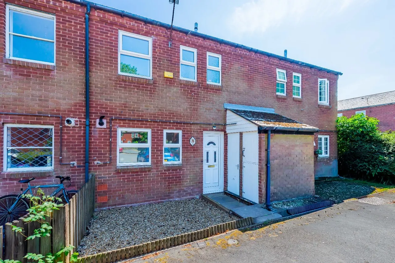 3 bed house for sale — Iris Crescent, Wrockwardine Wood, Telford TF2 7RD