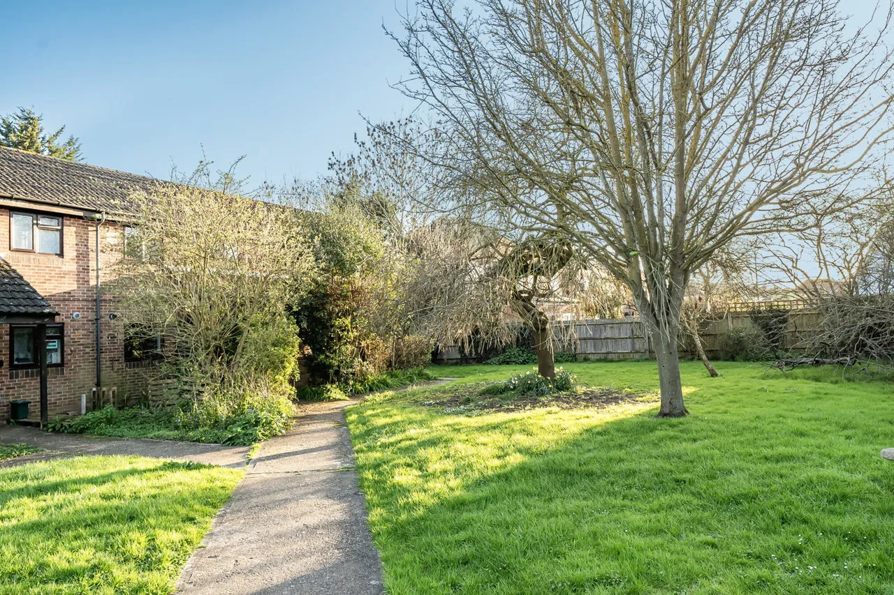 Perry Close, Uxbridge, UB8, photo 8