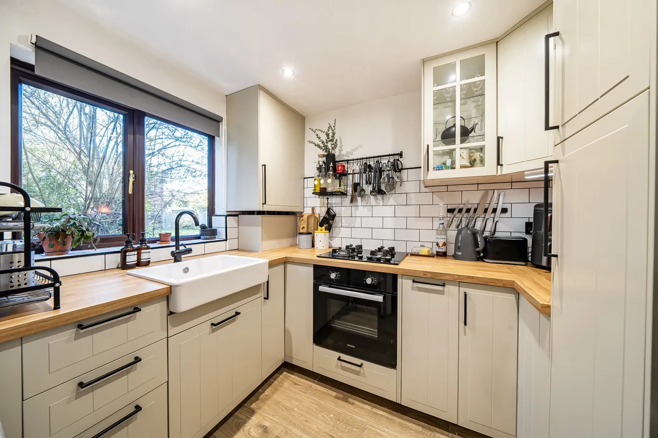 Perry Close, Uxbridge, UB8, photo 2
